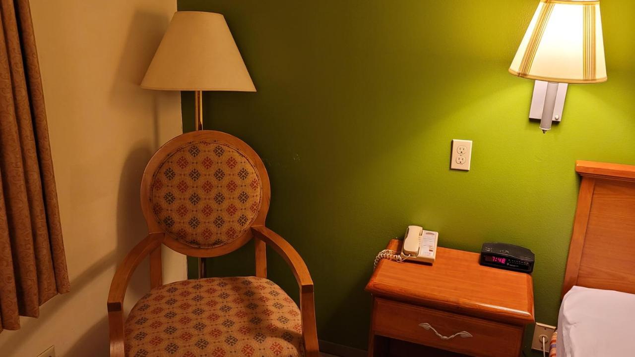 Grizzly Inn エバンストン エクステリア 写真
